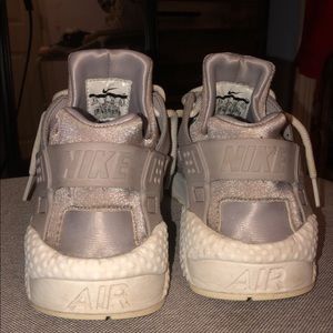 nike huaraches !!!!!